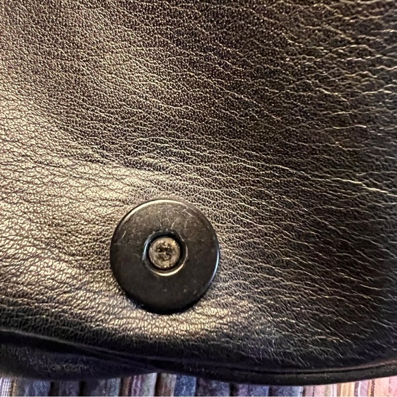 RARE & UNIQUE DONNA KARAN CROSSBODY BAG.Flap zippers open to HIDDEN pockets! - Picture 6 of 12